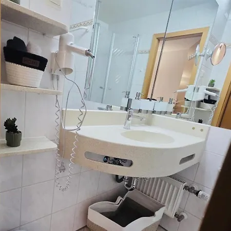 Harmonia Inklusive Hallenbad, Aussenpool, Sauna & Fitnessstudio, Familienfreundlich Ausgestattet, Grosses 2-zimmer-apartment 公寓