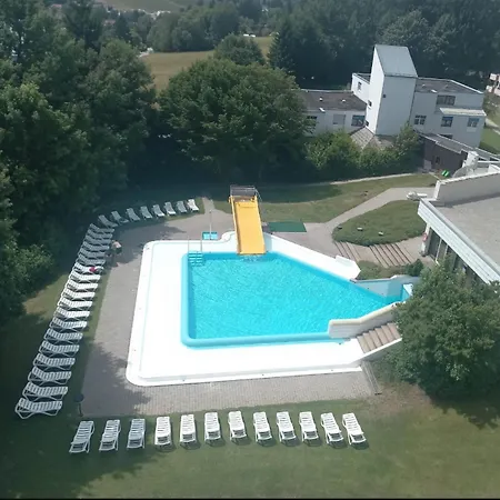 Harmonia Inklusive Hallenbad, Aussenpool, Sauna & Fitnessstudio, Familienfreundlich Ausgestattet, Grosses 2-zimmer-apartment アパート *