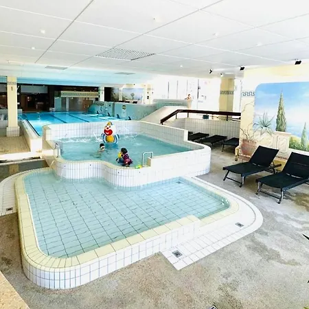 Harmonia Inklusive Hallenbad, Aussenpool, Sauna & Fitnessstudio, Familienfreundlich Ausgestattet, Grosses 2-zimmer-apartment 公寓 *