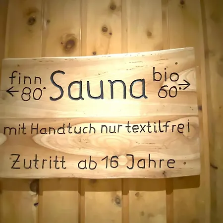 Harmonia Inklusive Hallenbad, Aussenpool, Sauna & Fitnessstudio, Familienfreundlich Ausgestattet, Grosses 2-zimmer-apartment アパート